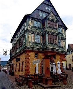 Das berühmte Hotel Zum Riesen in Miltenberg. © Foto: Elke Backert, 2012