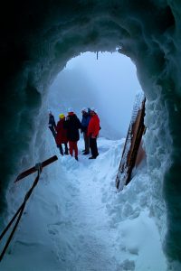 Der Eingang zum Natureispalast auf dem Hintertuxer Gletscher. © Foto: Roman Schoenfeld, 2016