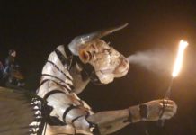 Riesen-Schaubühne in Toulouse: Kolosse tanzen durch die Stadt – Minotaurus Asterion wird 14 Meter groß und sprüht Rauch aus den Nüstern